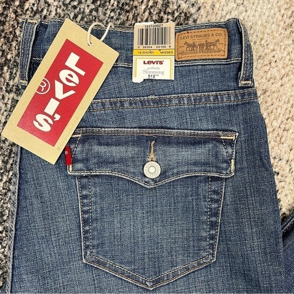 Levi 512 Perfectly Slimming Boot Cut. NWT Blue. Size 16 Short - Picture 10 of 10